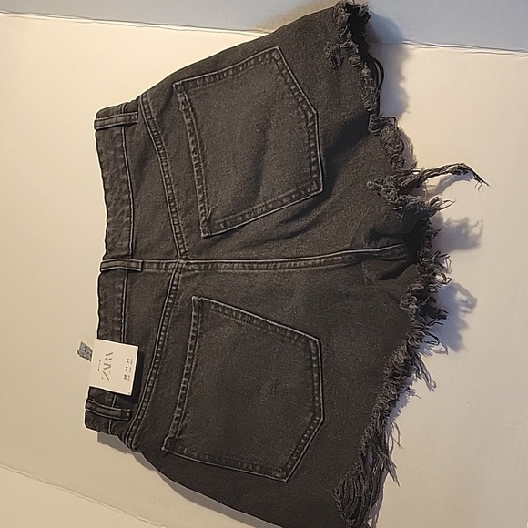 Zara HR Cut Off Jean Shorts - Picture 7 of 7